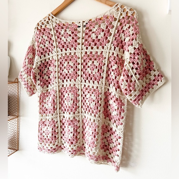 Davi & Dani Granny Square Crochet Sweater Pink and Cream Size Large Boho Shabby - Picture 6 of 10